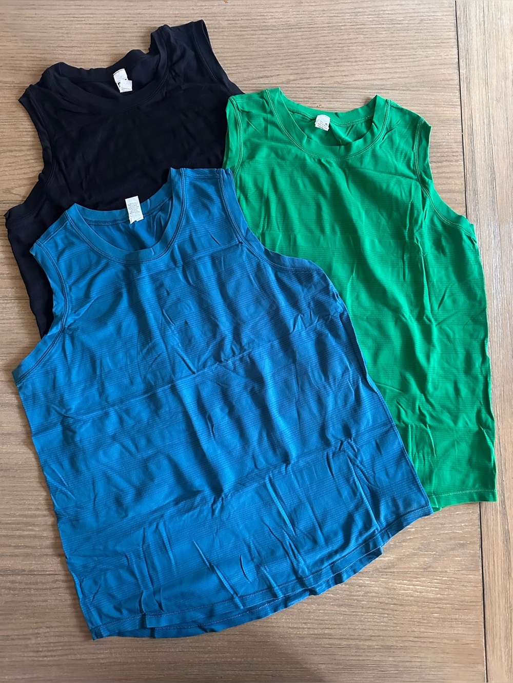 DSG women’s movement seamless workout tank top set of 3, size Medium